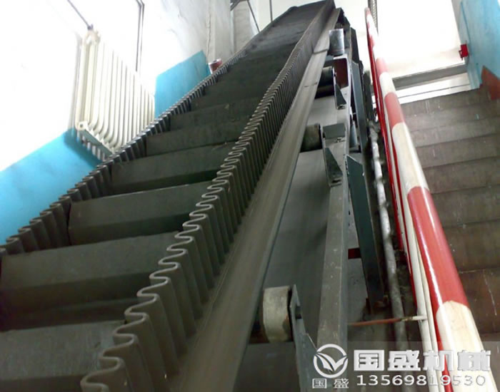 傾角爬坡皮帶機 傾角爬坡皮帶機